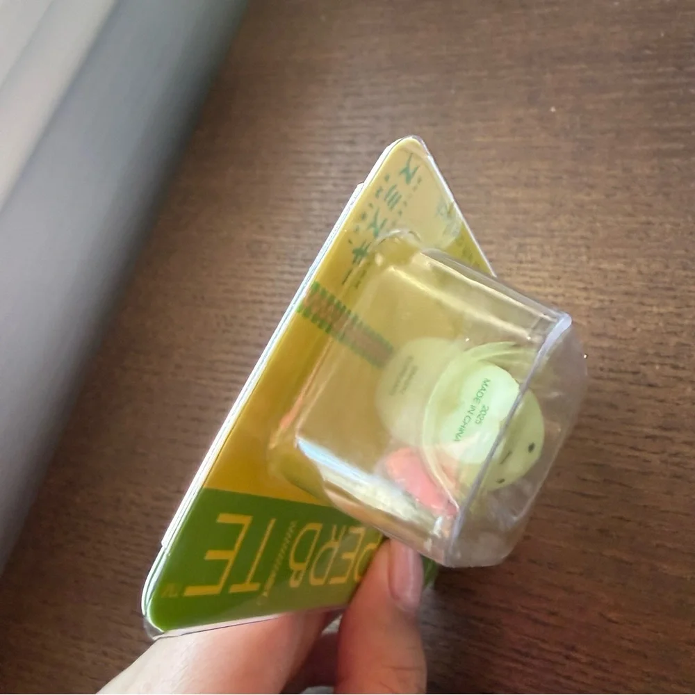 NEW Smiski Zipper Bite  ZipperBite - Hugging Knees Glow in the Dark - Picture 8 of 13